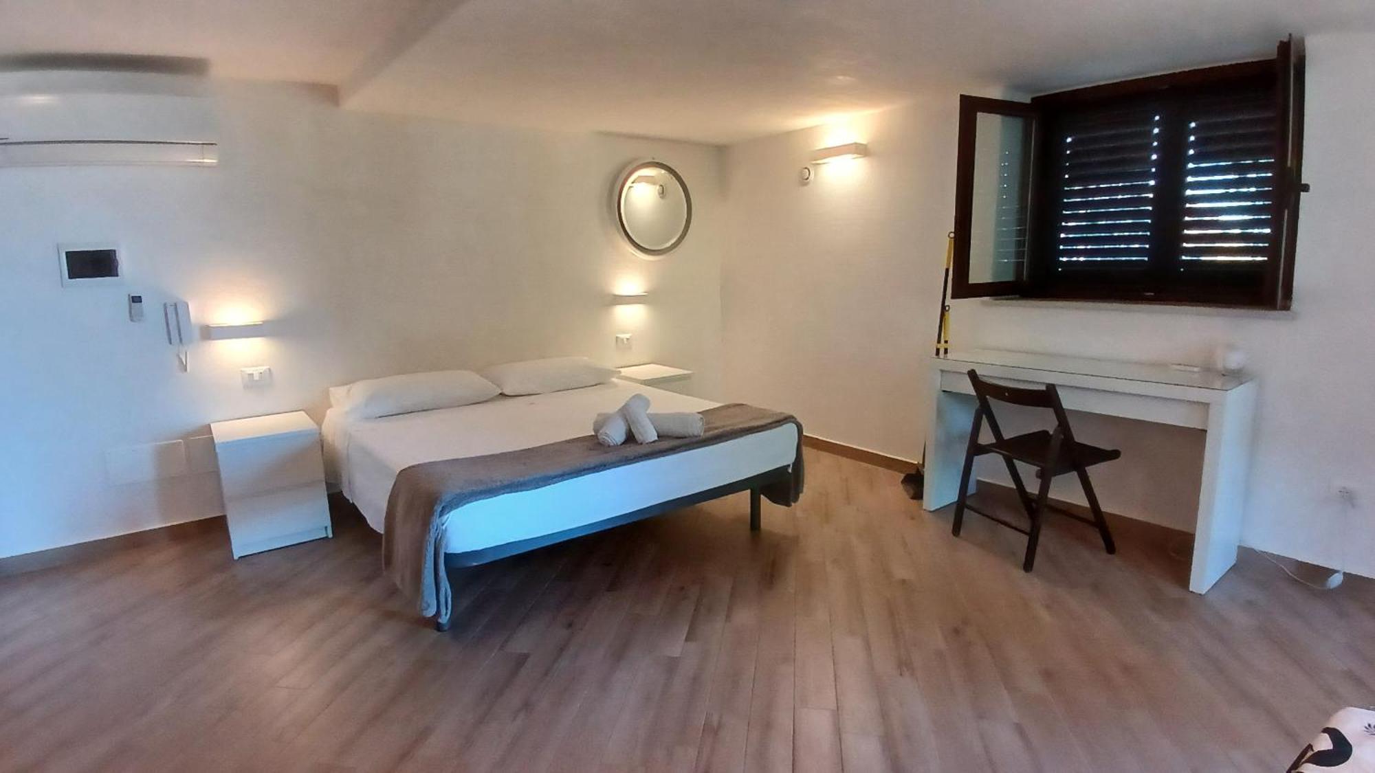 Sotto La Torre E Sopra Il Porticciolo Hotel Isola di Ustica Room photo